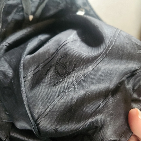 Used authentic CHANEL purse **VINTAGE** - Picture 4 of 5